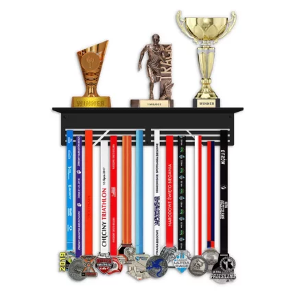 Pokal- und Medaillenregal