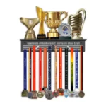 Regal für Trophäen und Medaillen