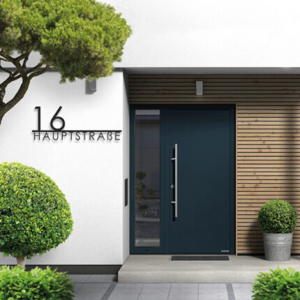 Hausnummerierung mit Metallplatte