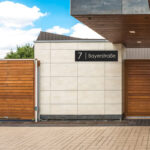 Metallschild mit Adresse und Hausnummer – Bild 2