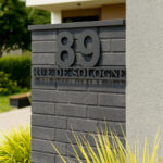 Hausnummer aus Metall lasergeschnitten