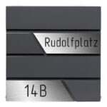 Anthrazitfarbener Briefkasten mit Hausnummer aus Edelstahl