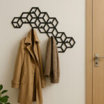 Geometrischer Kleiderbügel aus Metall Skandinavisches Niveau